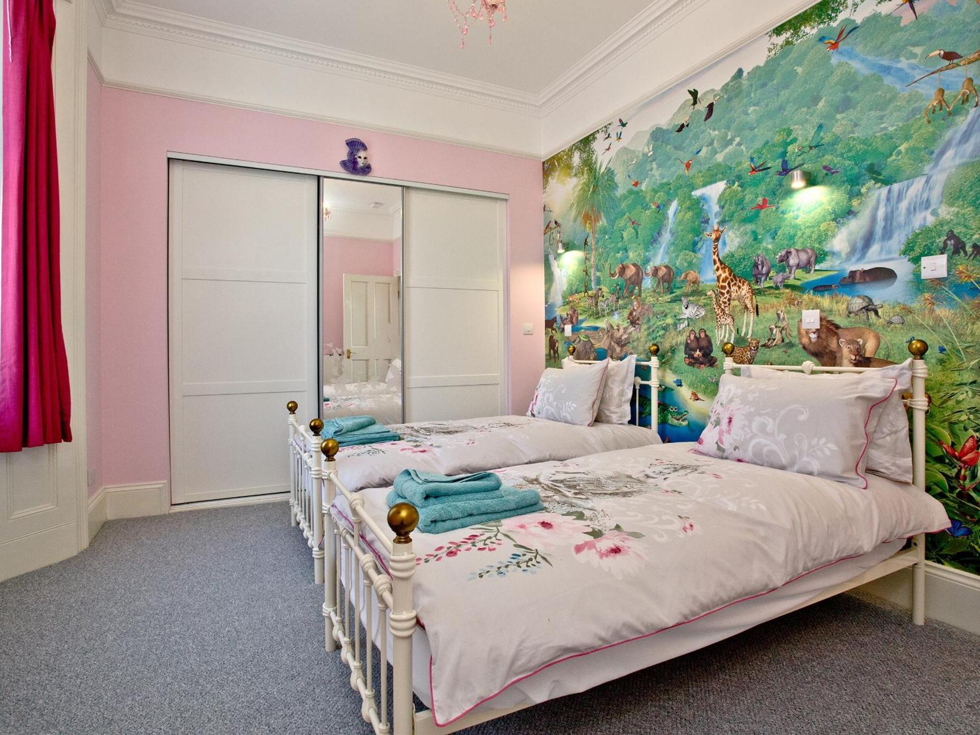 Riviera Mansion, Holiday home *