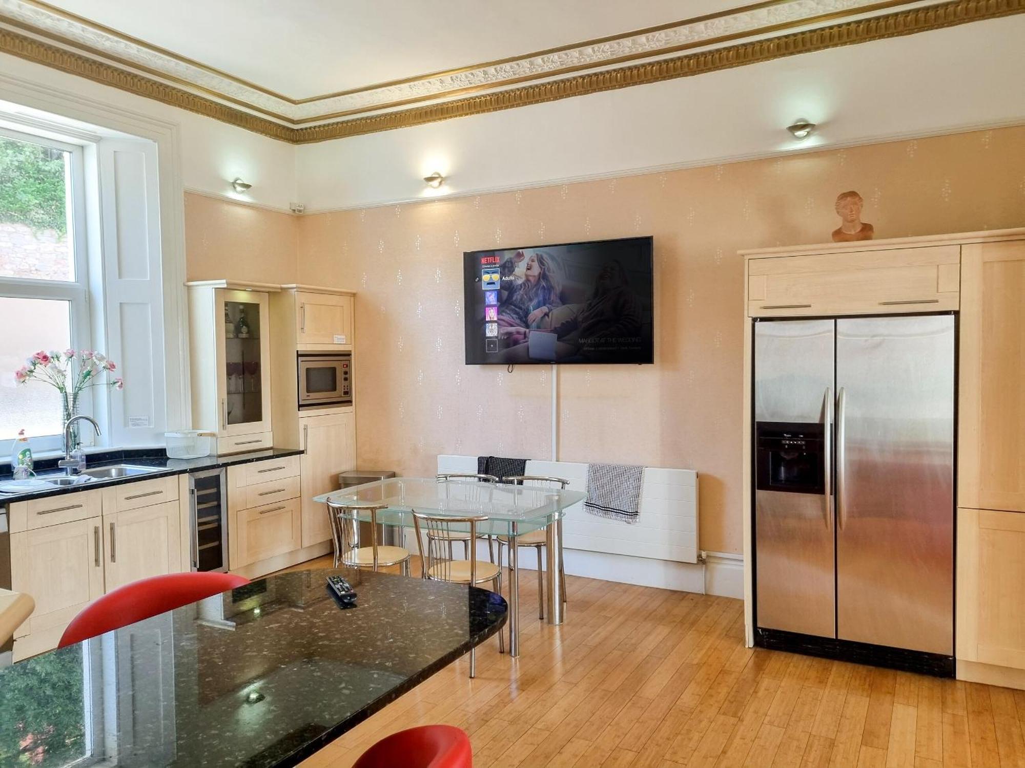 Riviera Mansion, Holiday home *